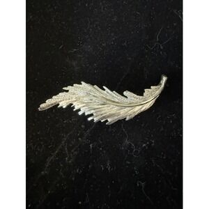 Vintage Silver Tone Textured Feather Leaf Brooch Pin Mid Century Costume Jewelry